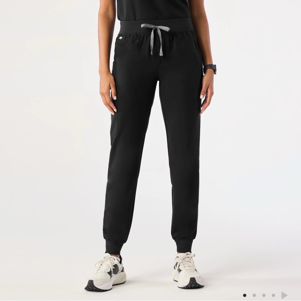 EUC FIGS Zamora Joggers in black--Medium